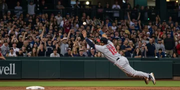 2025 MLB Season's Electrifying Catches: Defensive Masterpieces & Value Outfielder making a diving catch during a 2025 MLB game, showcasing incredible athleticism.